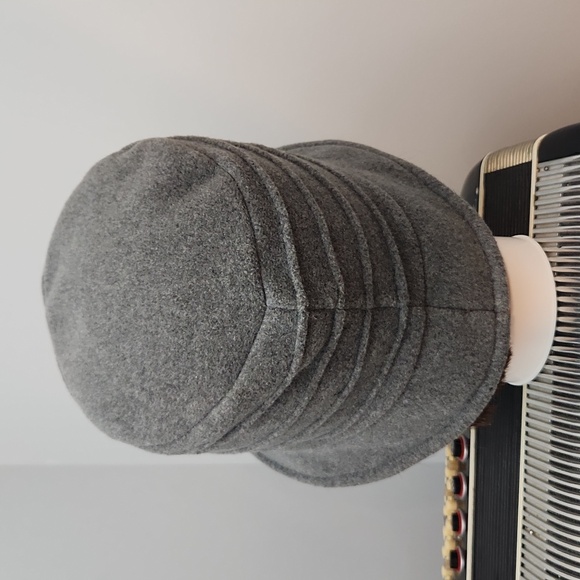 WARM & COZY JANSKA GREY BUCKET HAT - Picture 2 of 7